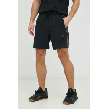 adidas pantaloni scurți de antrenament Essentials Chelsea bărbați, culoarea negru IC1493