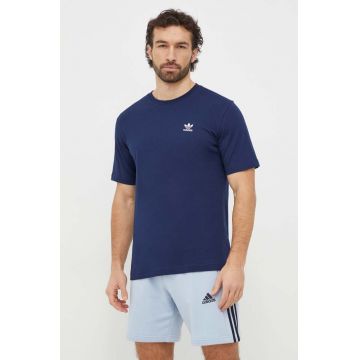 adidas Originals tricou din bumbac Essential Tee bărbați, culoarea bleumarin, cu imprimeu, IR9693