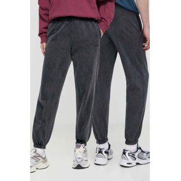 Kaotiko pantaloni de trening culoarea gri, neted