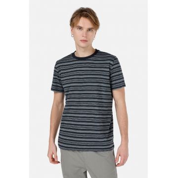 Tricou cu decolteu la baza gatului si model in dungi