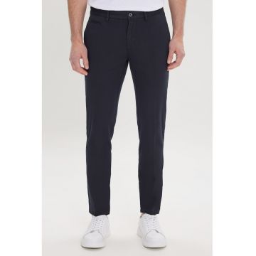 Pantaloni chino din amestec de bumbac cu buzunare