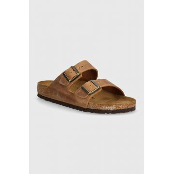Birkenstock papuci din piele Arizona barbati, culoarea maro, 1028272