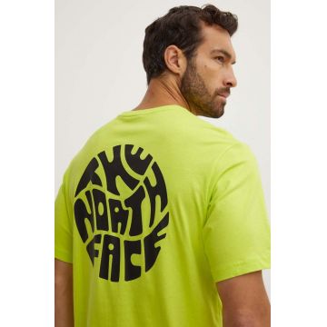 The North Face tricou din bumbac barbati, culoarea verde, cu imprimeu, NF0A8799RIQ1
