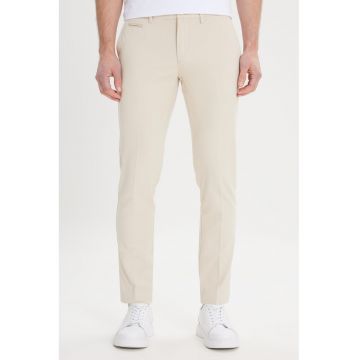 Pantaloni chino din amestec de bumbac cu buzunare