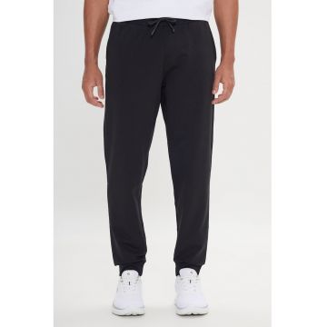 Pantaloni de trening uni cu buzunare laterale