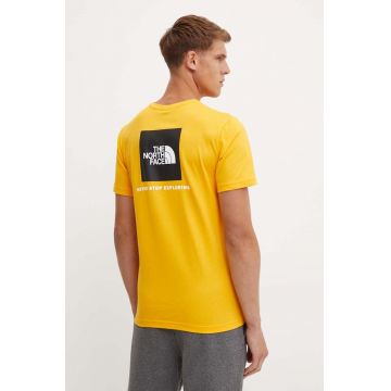 The North Face tricou din bumbac S/S Redbox Tee barbati, culoarea galben, cu imprimeu, NF0A87NPZU31