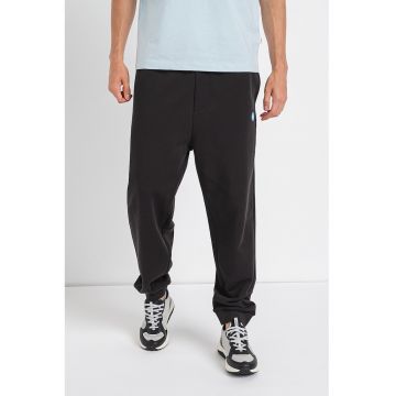 Pantaloni de trening cu snur si buzunare laterale Nompio