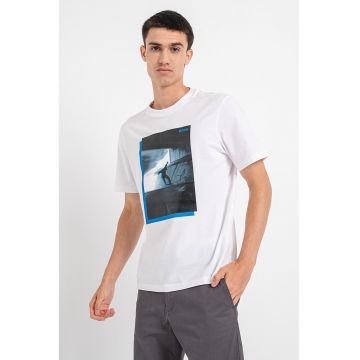 Tricou cu imprimeu si decolteu la baza gatului