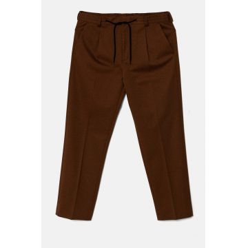 HUGO pantaloni barbati, culoarea maro, cu fason chinos, 50520337