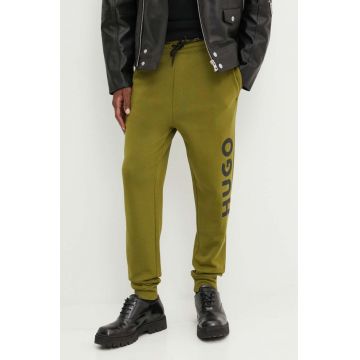 HUGO pantaloni de trening din bumbac culoarea verde, cu imprimeu