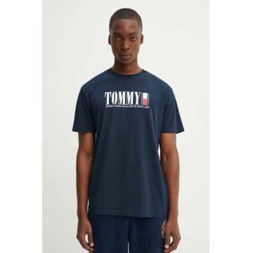 Tommy Jeans tricou barbati, culoarea albastru marin, cu imprimeu, DM0DM18533