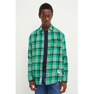 Tommy Jeans camasa din bumbac barbati, culoarea verde, cu guler clasic, relaxed, DM0DM19532