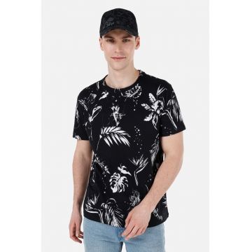 Tricou cu decolteu la baza gatului si model tropical