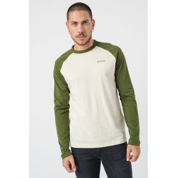 Bluza cu decolteu la baza gatului si maneci raglan