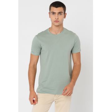 Tricou slim fit cu decolteu la baza gatului