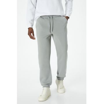 Pantaloni de trening cu talie medie si snur de ajustare in talie