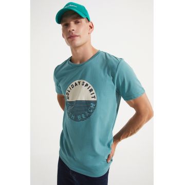 Tricou cu imprimeu si decolteu la baza gatului