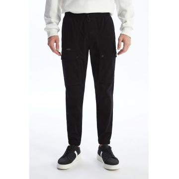 Pantaloni de trening cargo cu snur de ajustare in talie