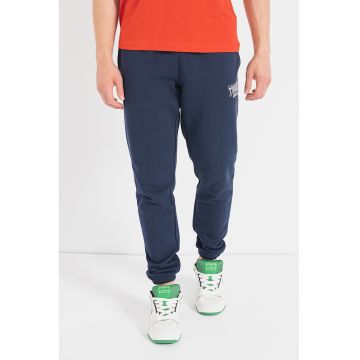 Pantaloni sport slim fit cu detaliu logo