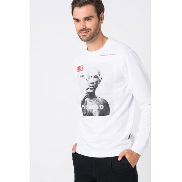 Bluza sport cu decolteu la baza gatului si model