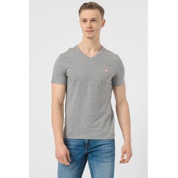 Tricou slim fit cu decolteu in V