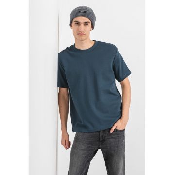 Tricou regular fit cu decolteu la baza gatului