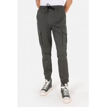 Pantaloni cargo cu snur