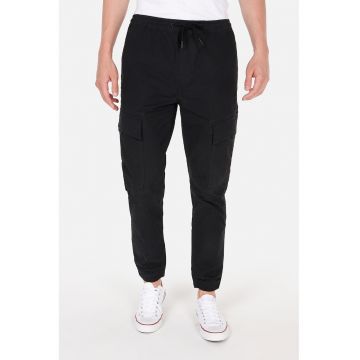 Pantaloni de trening cargo cu croiala conica