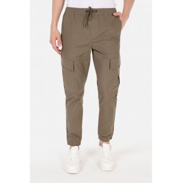 Pantaloni de trening cargo cu croiala conica