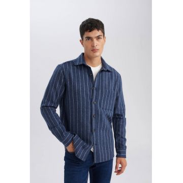 Camasa regular fit cu model in dungi