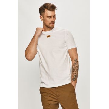 Hugo Tricou din bumbac culoarea alb, cu imprimeu