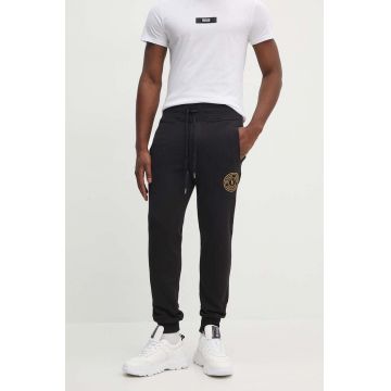 Versace Jeans Couture pantaloni de trening din bumbac culoarea negru, cu imprimeu, 77GAAT00 CF00T