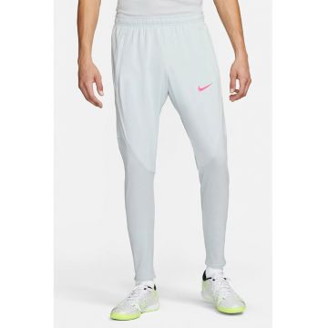 Pantaloni cu tehnologie Dri-FIT si buzunare oblice pentru fotbal