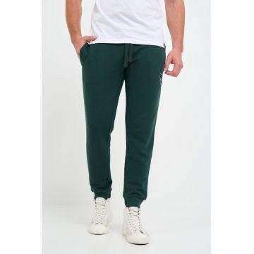 Pantaloni sport barbat cu buzunare si logo - Verde