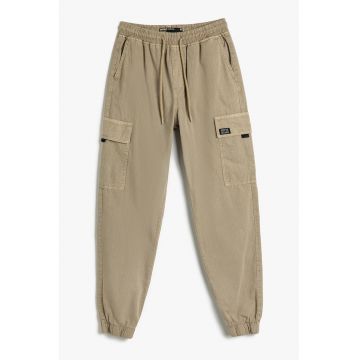 Pantaloni cargo