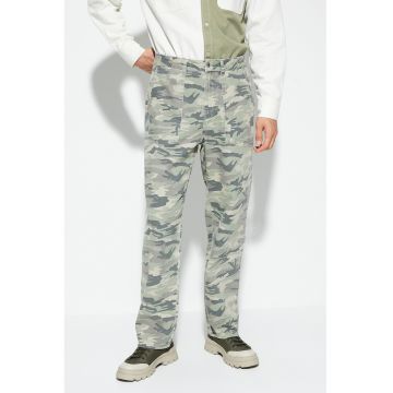 Pantaloni cu model camuflaj