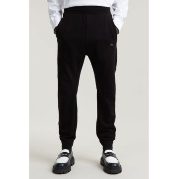 Pantaloni de trening cu croiala conica si buzunare