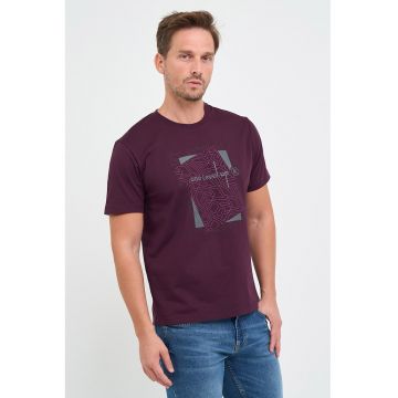 Tricou cu decolteu la baza gatului si imprimeu