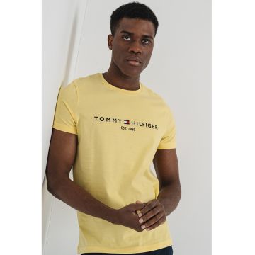 Tricou slim fit cu decolteu la baza gatului