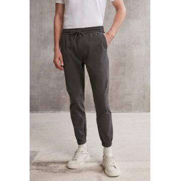 Pantaloni de trening cu buzunare laterale Jakob