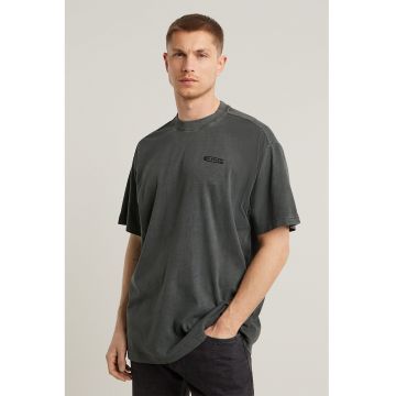 Tricou relaxed fit cu decolteu la baza gatului