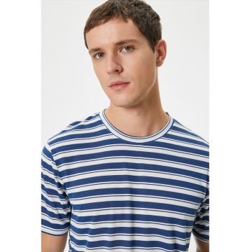 Tricou cu model in dungi