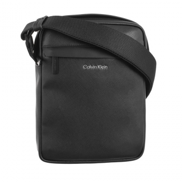 Geantă crossbody bărbați Calvin Klein neagră cu logo metalic frontal 3108BGEA1853N