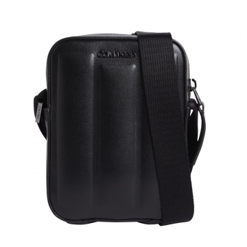 Geantă crossbody bărbați Calvin Klein neagră cu logo metalic frontal 3108BGEA1872N