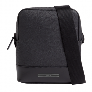 Geantă crossbody bărbați Calvin Klein neagră din material sintetic 3107BGEA1242N