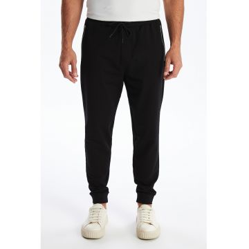 Pantaloni jogger cu snur de ajustare si model uni