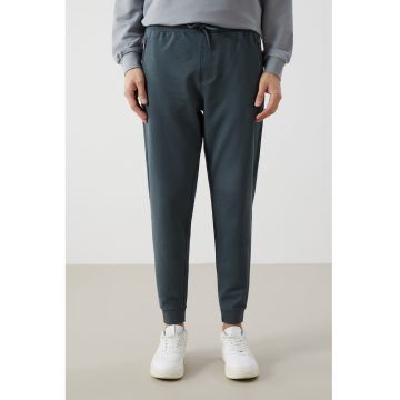 Pantaloni de trening conici cu snur de ajustare