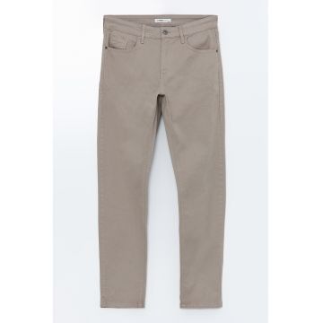 Pantaloni slim fit