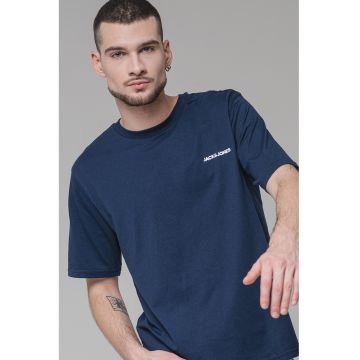 Tricou cu decolteu la baza gatului si logo discret