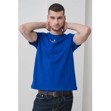 Tricou cu logo si decolteu la baza gatului